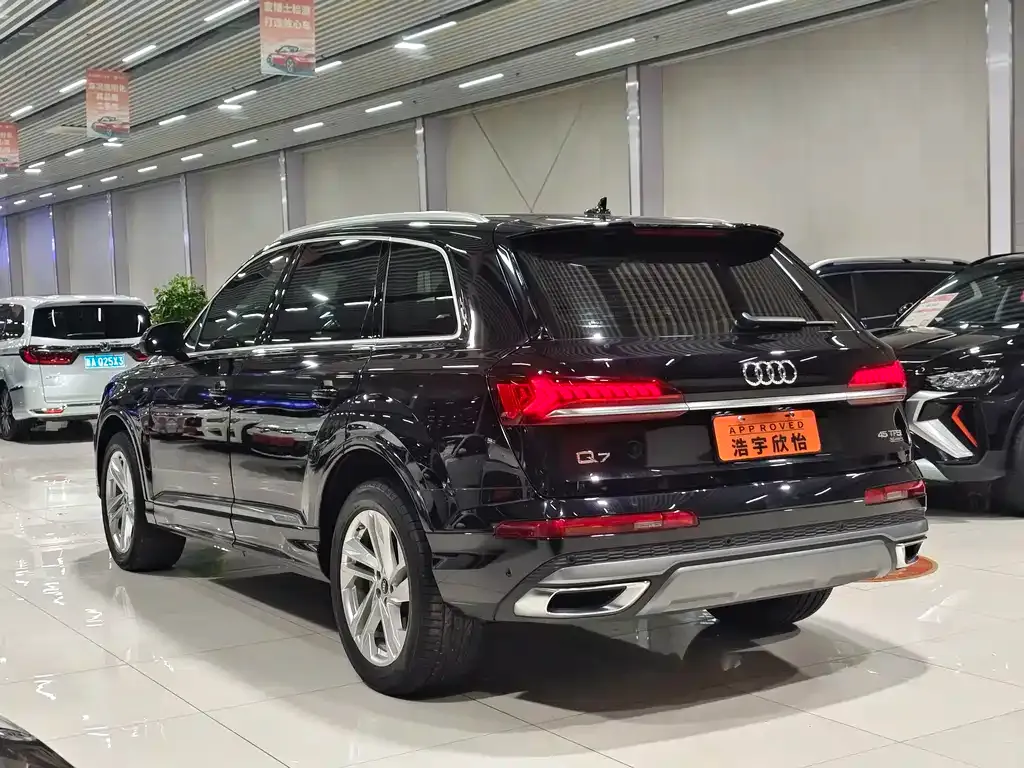 Audi Q7 2021 из CN, фото 4