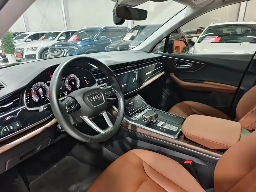 Audi Q7 2021 из CN, фото 7
