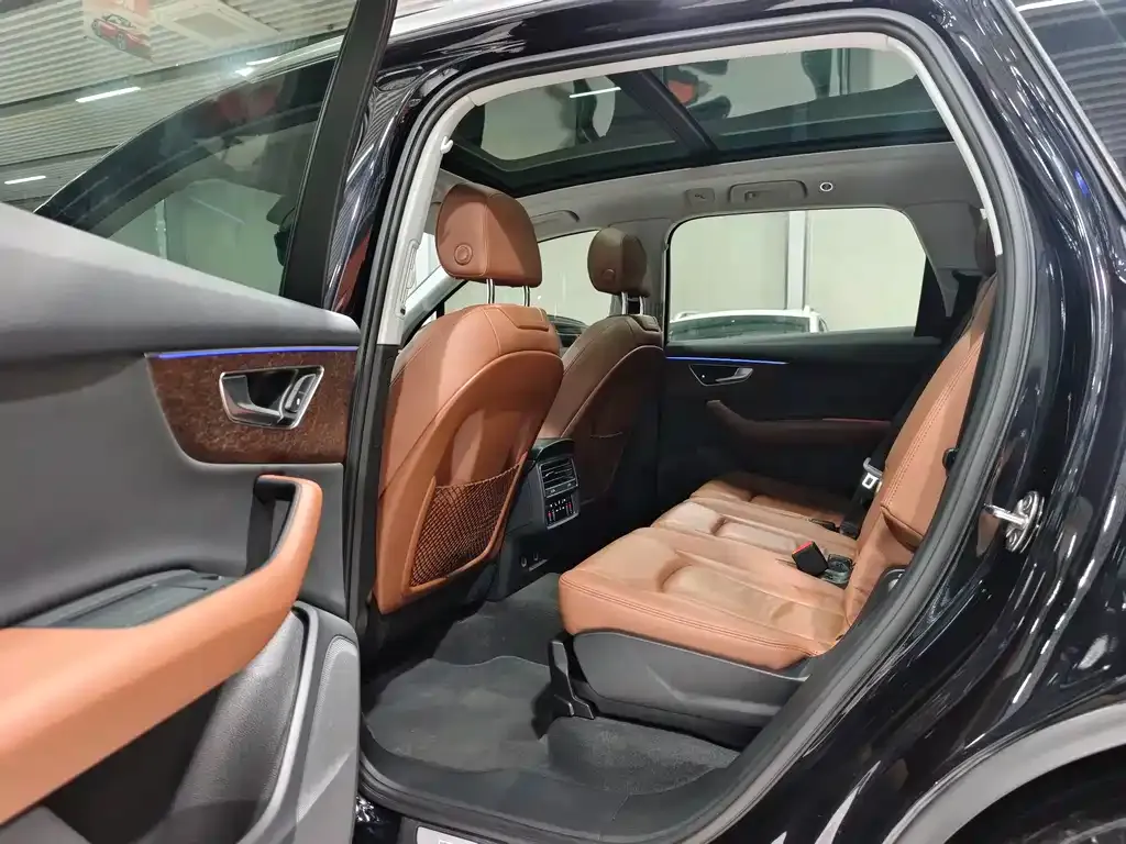 Audi Q7 2021 из CN, фото 8
