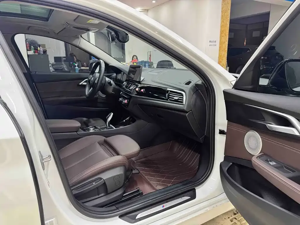 BMW 1 Series 2021 из CN, фото 10