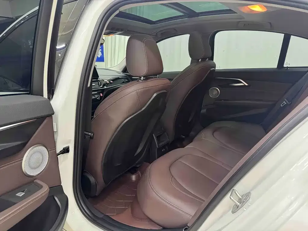 BMW 1 Series 2021 из CN, фото 8