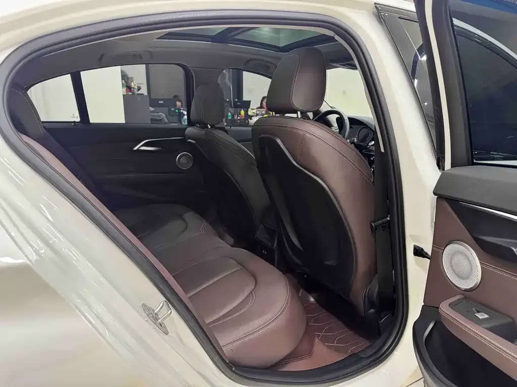 BMW 1 Series 2021 из CN, фото 9