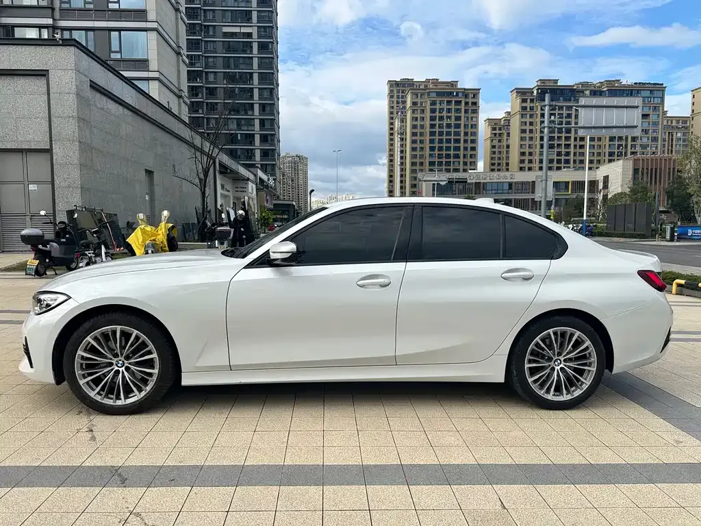 BMW 3 Series 2022 из CN, фото 10