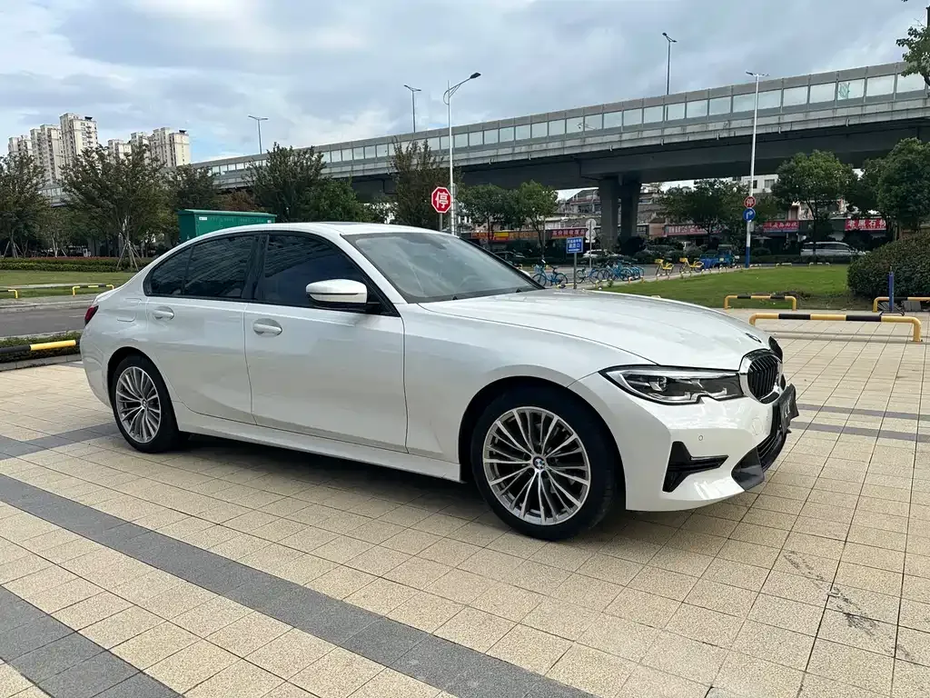 BMW 3 Series 2022 из CN, фото 2