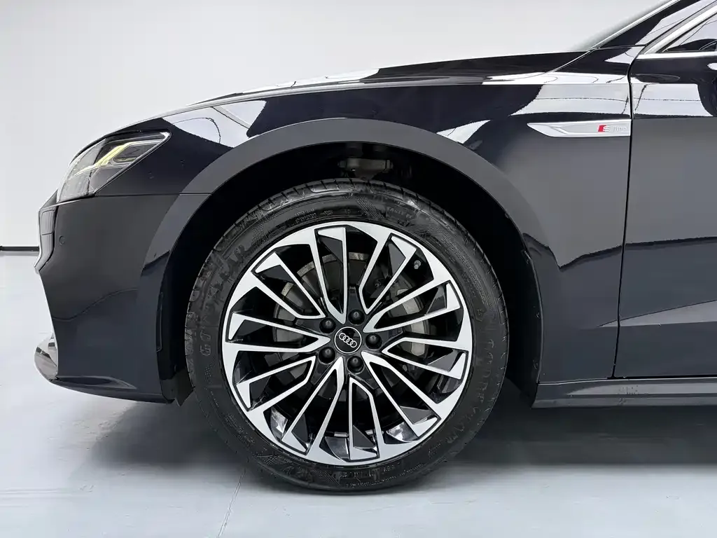 Audi A7L 2024 из CN, фото 10