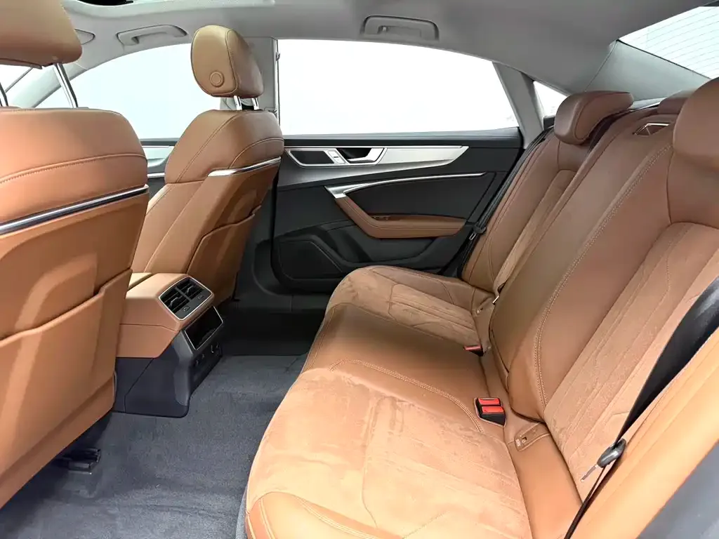 Audi A7L 2024 из CN, фото 4
