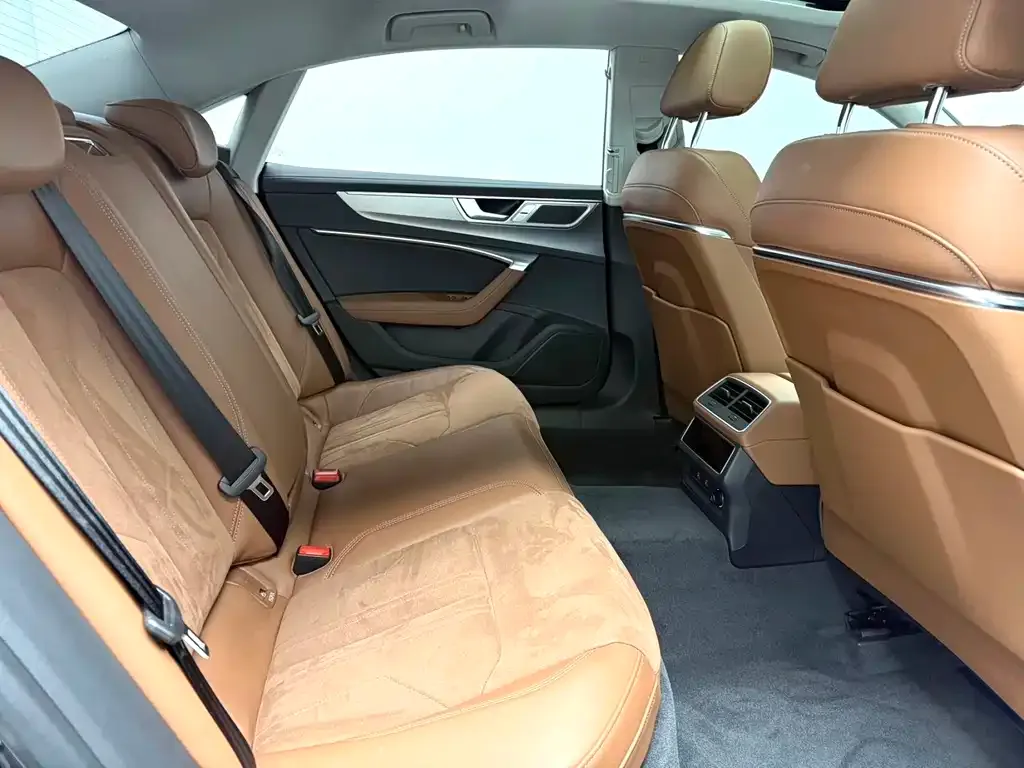 Audi A7L 2024 из CN, фото 7