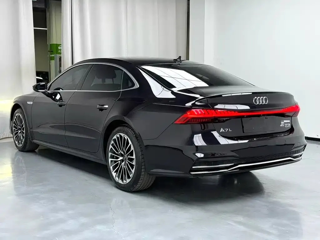 Audi A7L 2024 из CN, фото 8