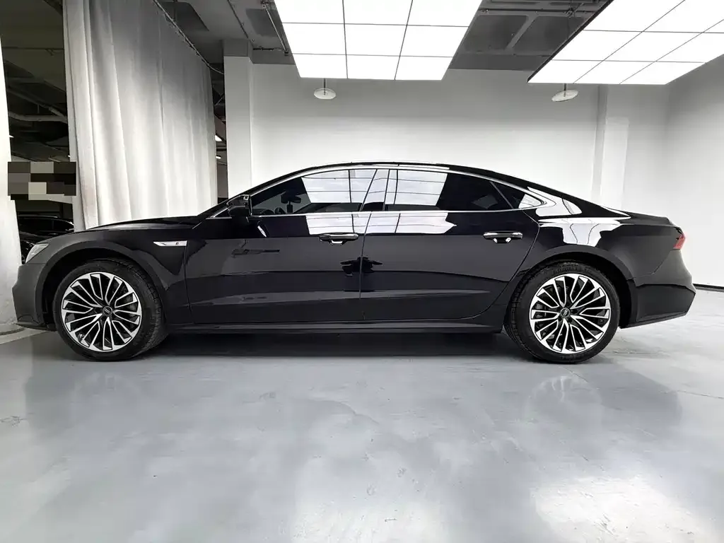 Audi A7L 2024 из CN, фото 9