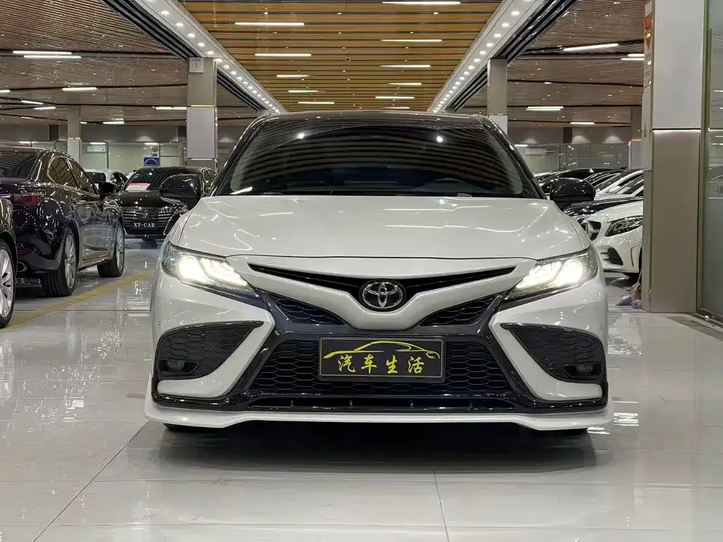 Toyota Camry 2021 из CN, фото 2