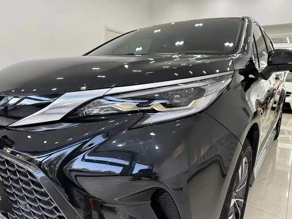 Toyota Granvia 2023 из CN, фото 4