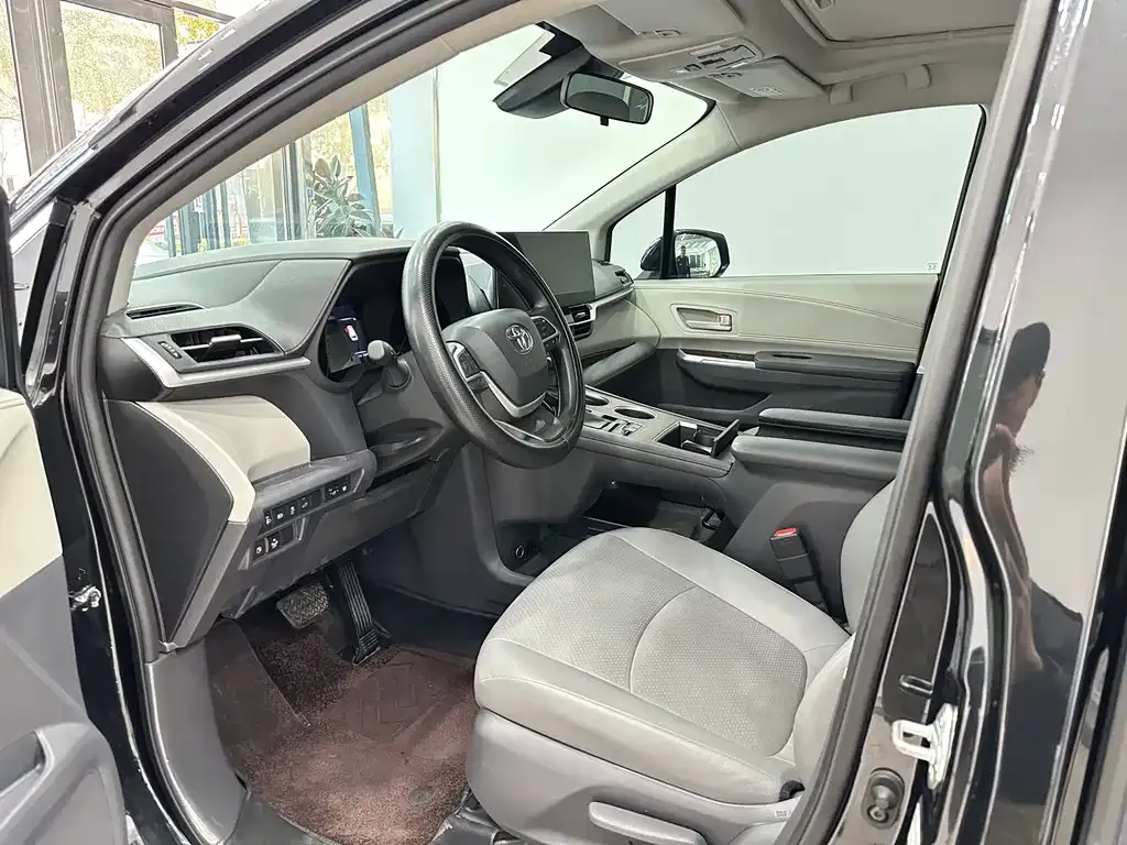 Toyota Granvia 2023 из CN, фото 5