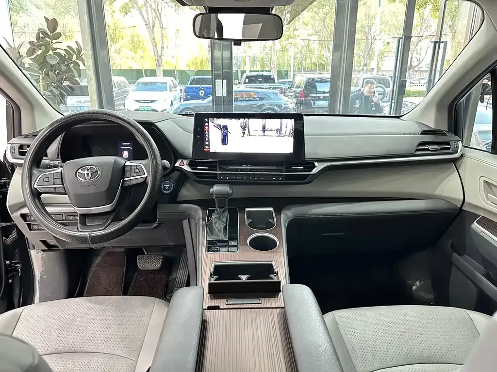 Toyota Granvia 2023 из CN, фото 6