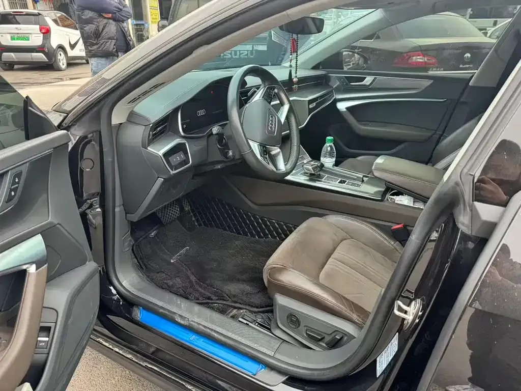 Audi A7L 2024 из CN, фото 5