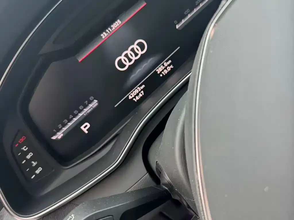 Audi A7L 2024 из CN, фото 7