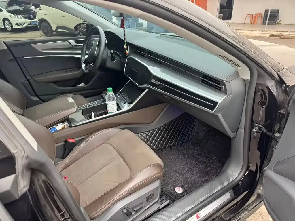 Audi A7L 2024 из CN, фото 8