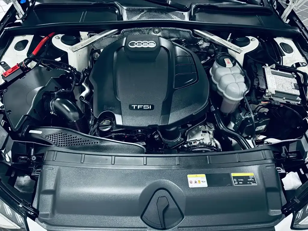 Audi A4L 2021 из CN, фото 8