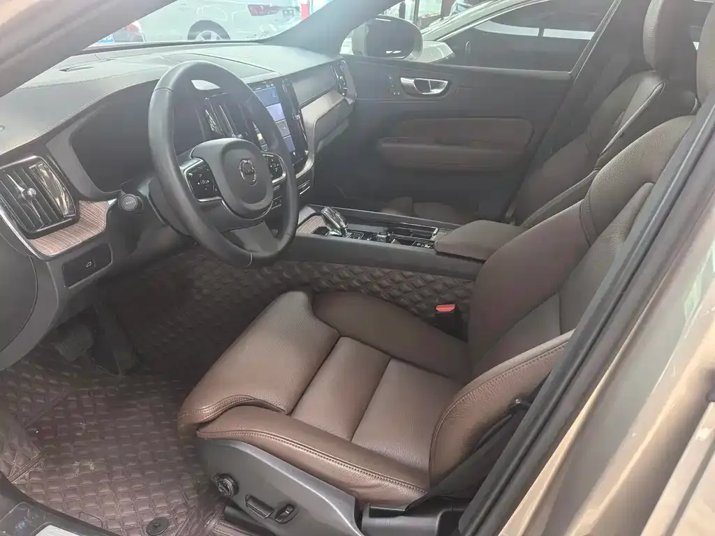 Volvo XC60 2024 из CN, фото 5