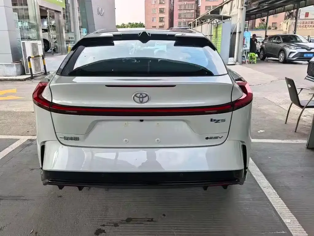 Toyota bZ5 2025 из CN, фото 2