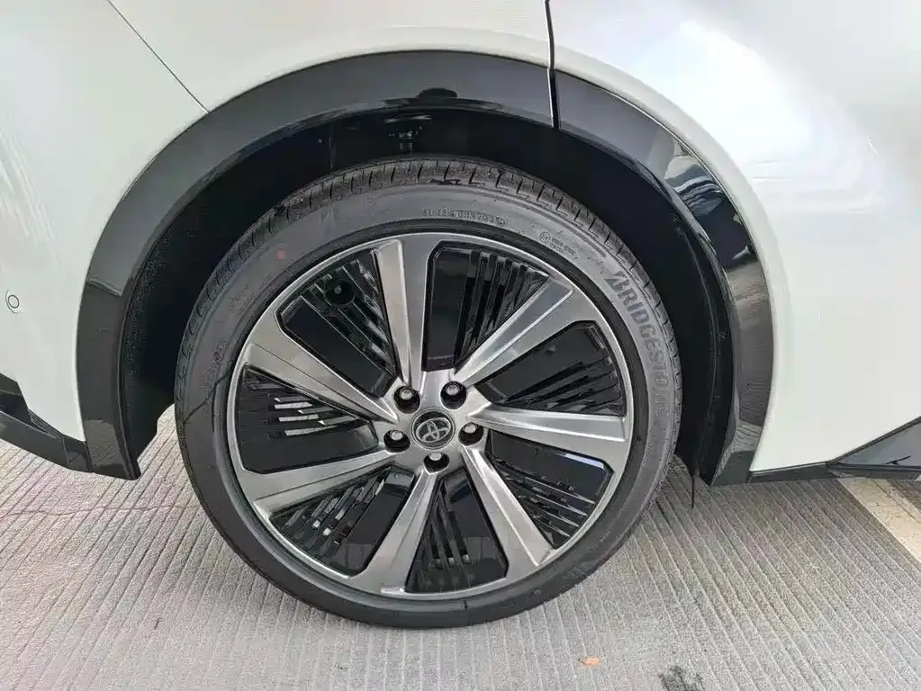 Toyota bZ5 2025 из CN, фото 3