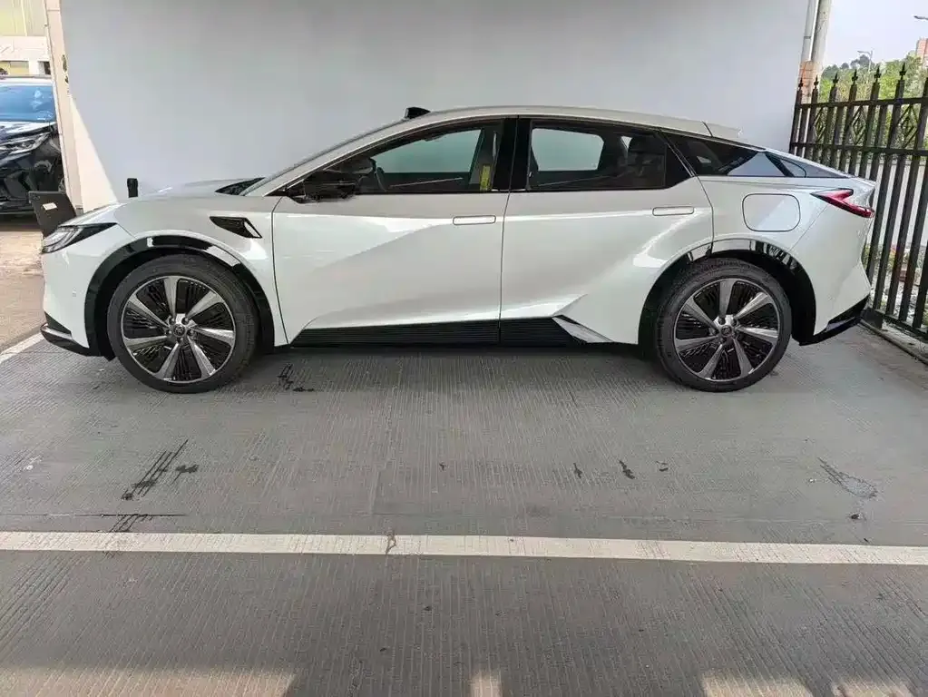 Toyota bZ5 2025 из CN, фото 4