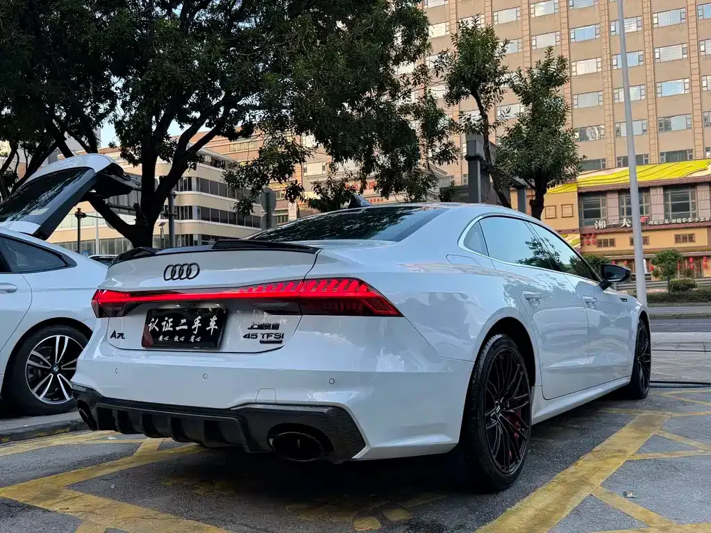 Audi A7L 2024 из CN, фото 4