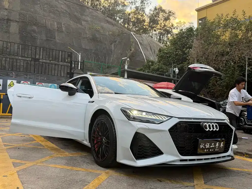 Audi A7L 2024 из CN, фото 8