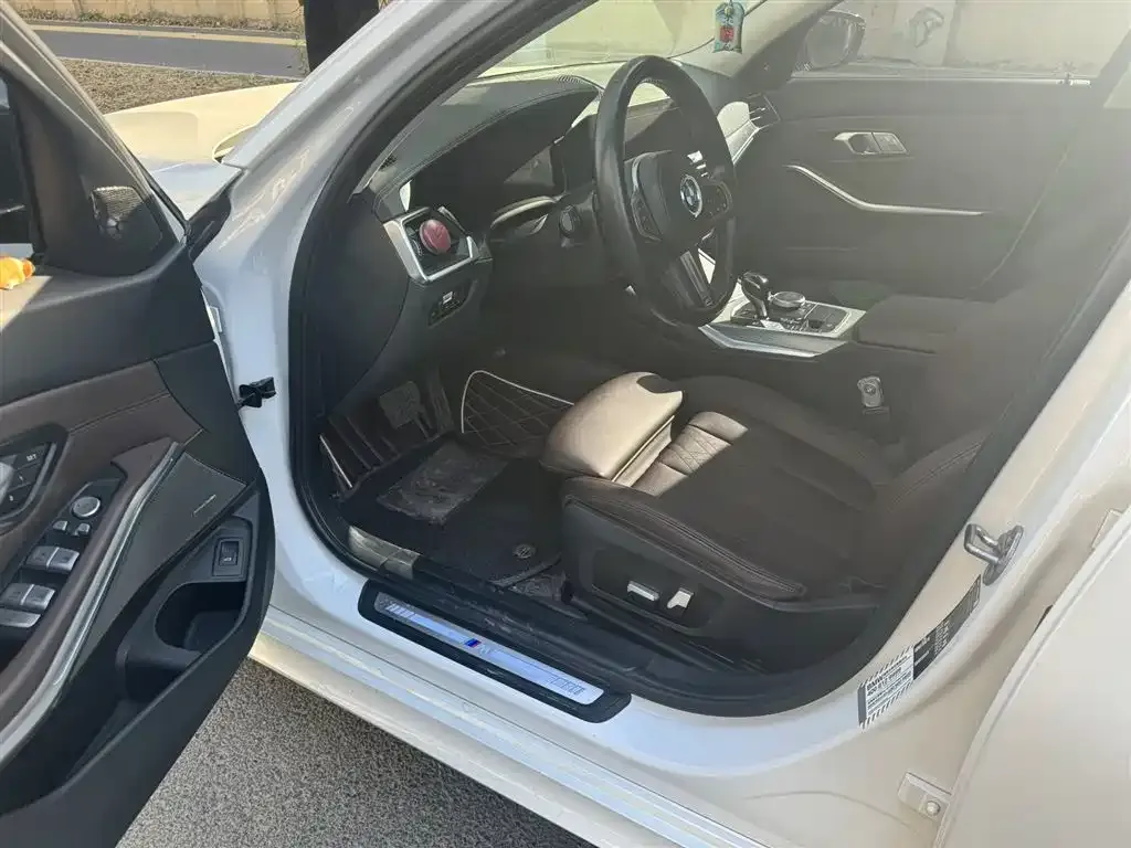 BMW 3 Series 2022 из CN, фото 2