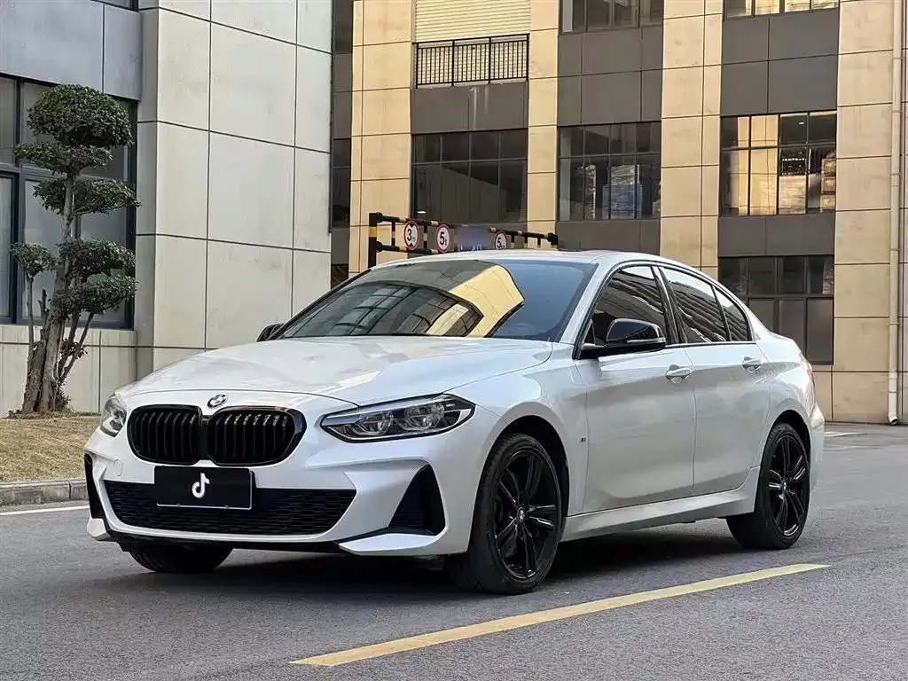 BMW 1 Series 2022 из CN, фото 1