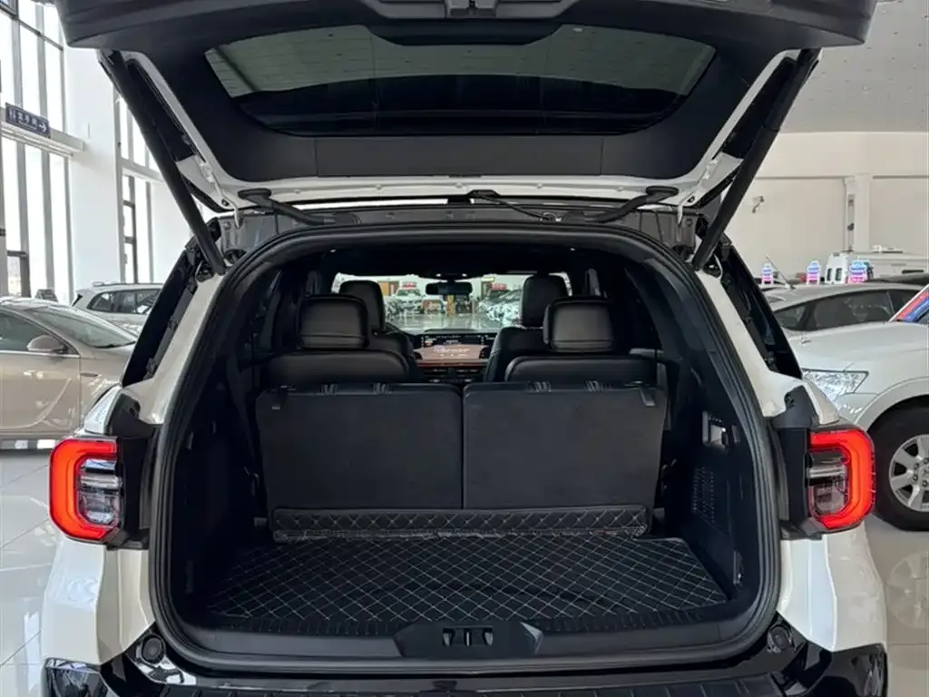 Ford Explorer 2024 из CN, фото 2