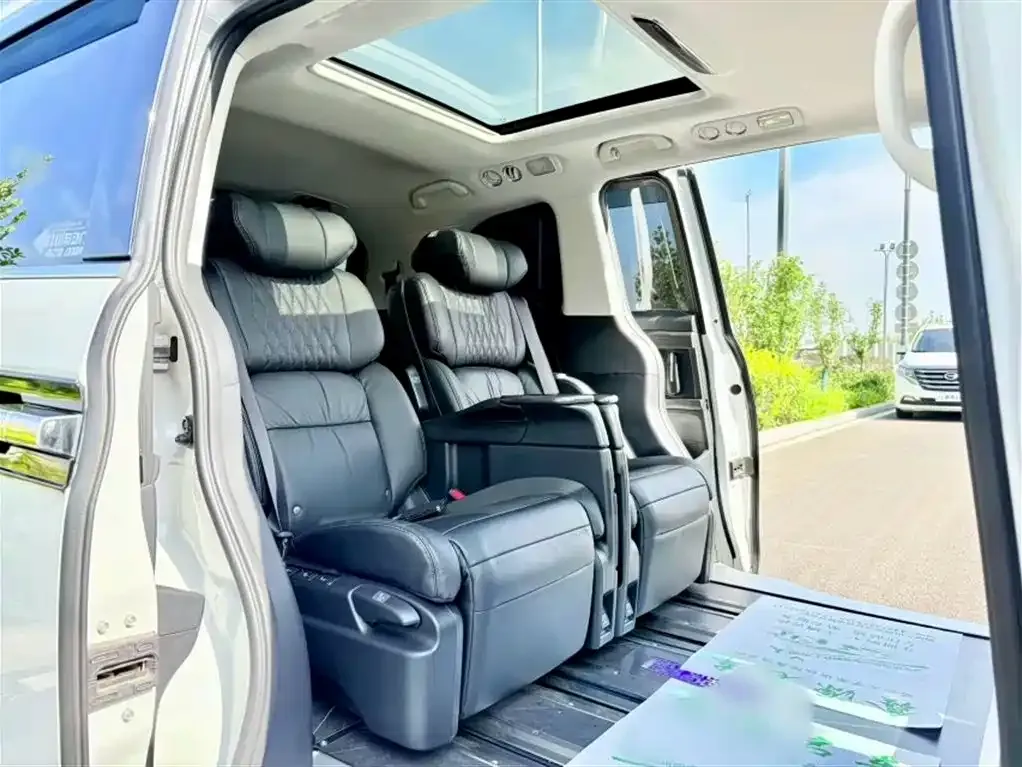 Honda Elysion 2023 из CN, фото 10