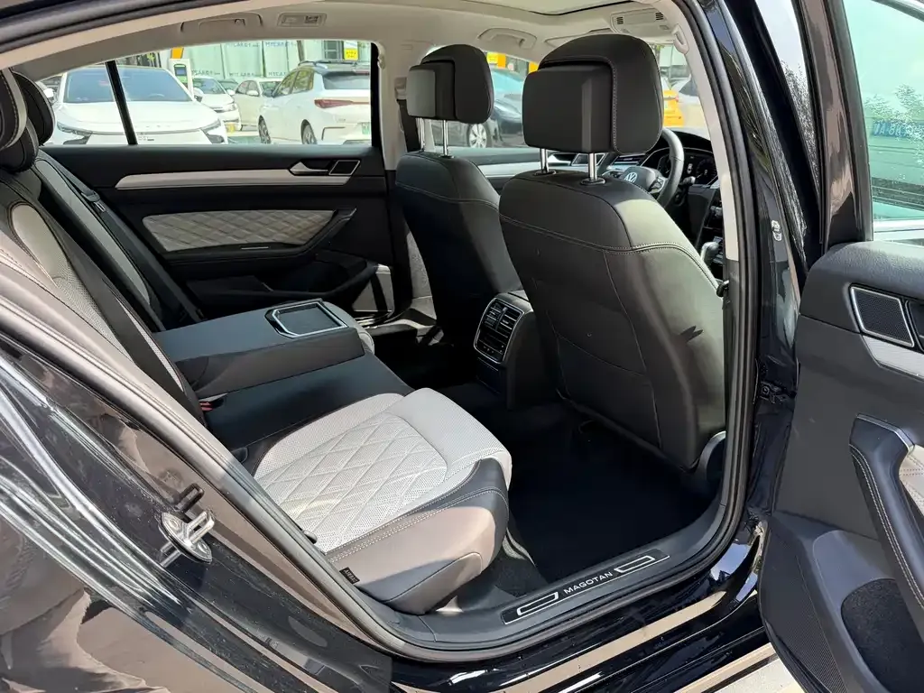 Volkswagen Magotan 2024 из CN, фото 6