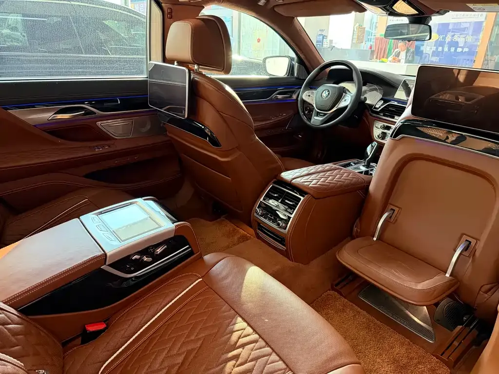 BMW 7 Series 2021 из CN, фото 10