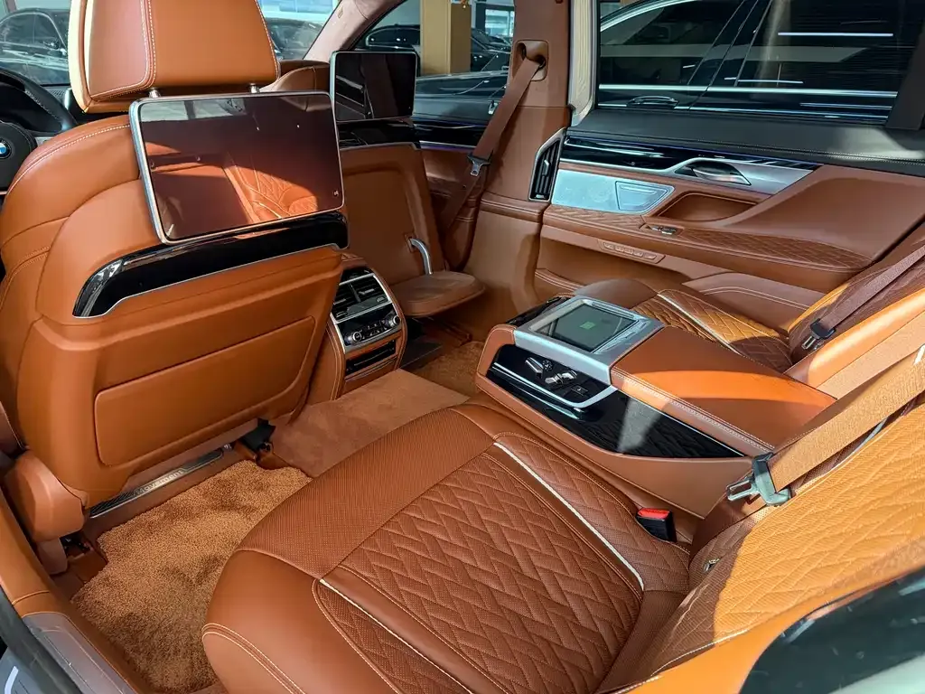 BMW 7 Series 2021 из CN, фото 6