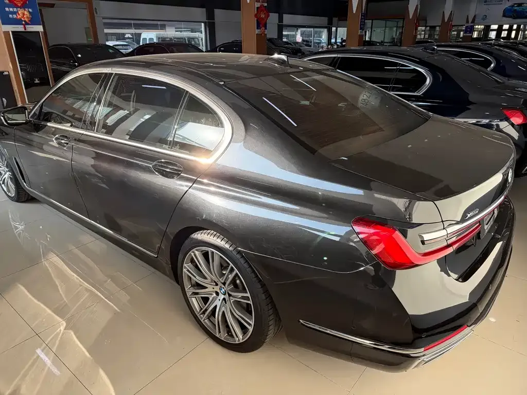 BMW 7 Series 2021 из CN, фото 9