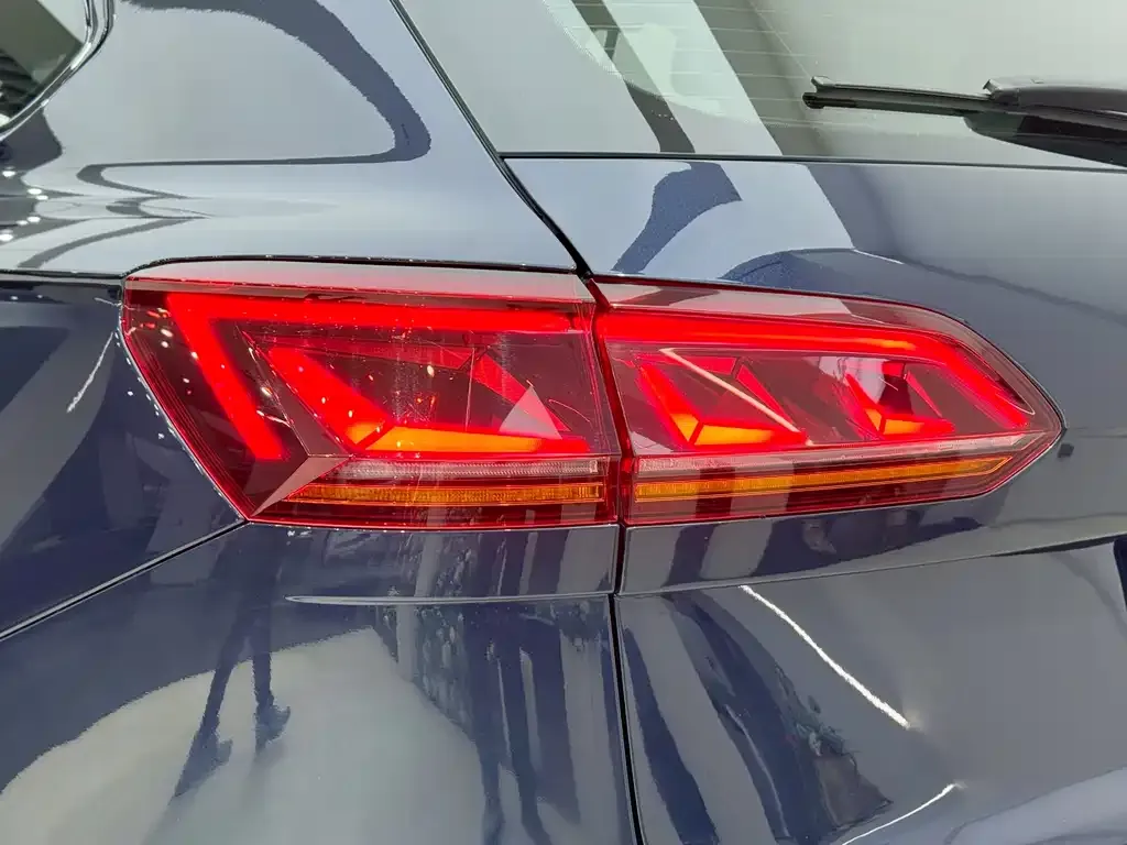 Volkswagen Touareg 2023 из CN, фото 7