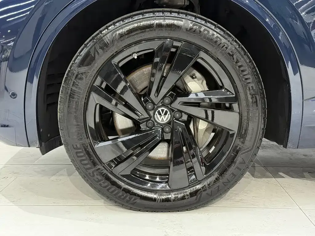Volkswagen Touareg 2023 из CN, фото 8