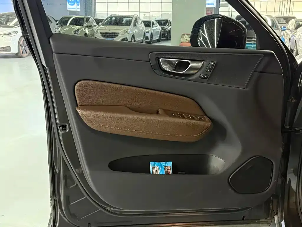 Volvo XC60 2021 из CN, фото 10