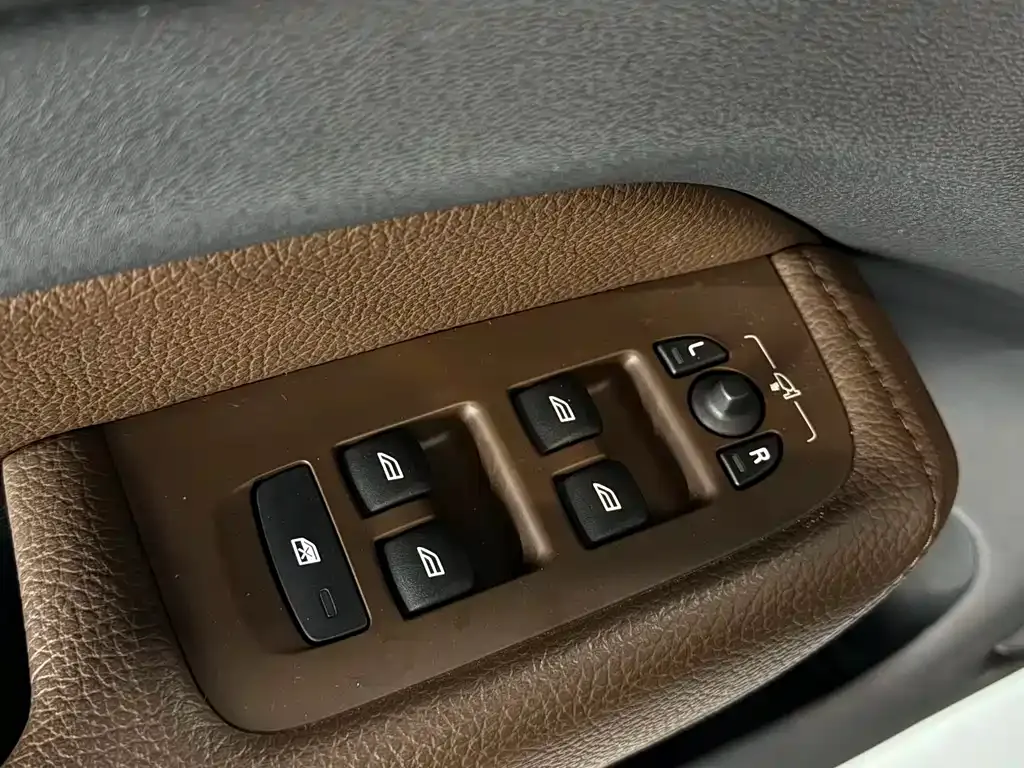 Volvo XC60 2021 из CN, фото 9