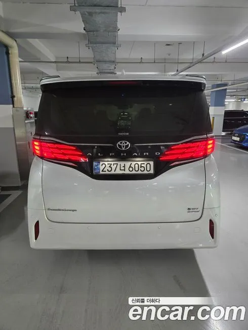 Toyota Alphard — фото 2