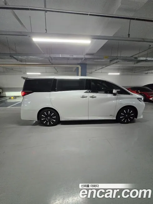 Toyota Alphard — фото 4