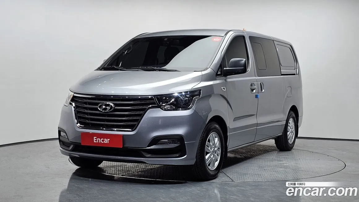 Hyundai Starex — фото 1