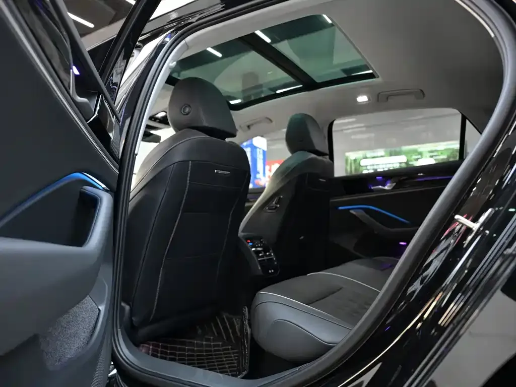 Volkswagen Magotan 2025 из CN, фото 10