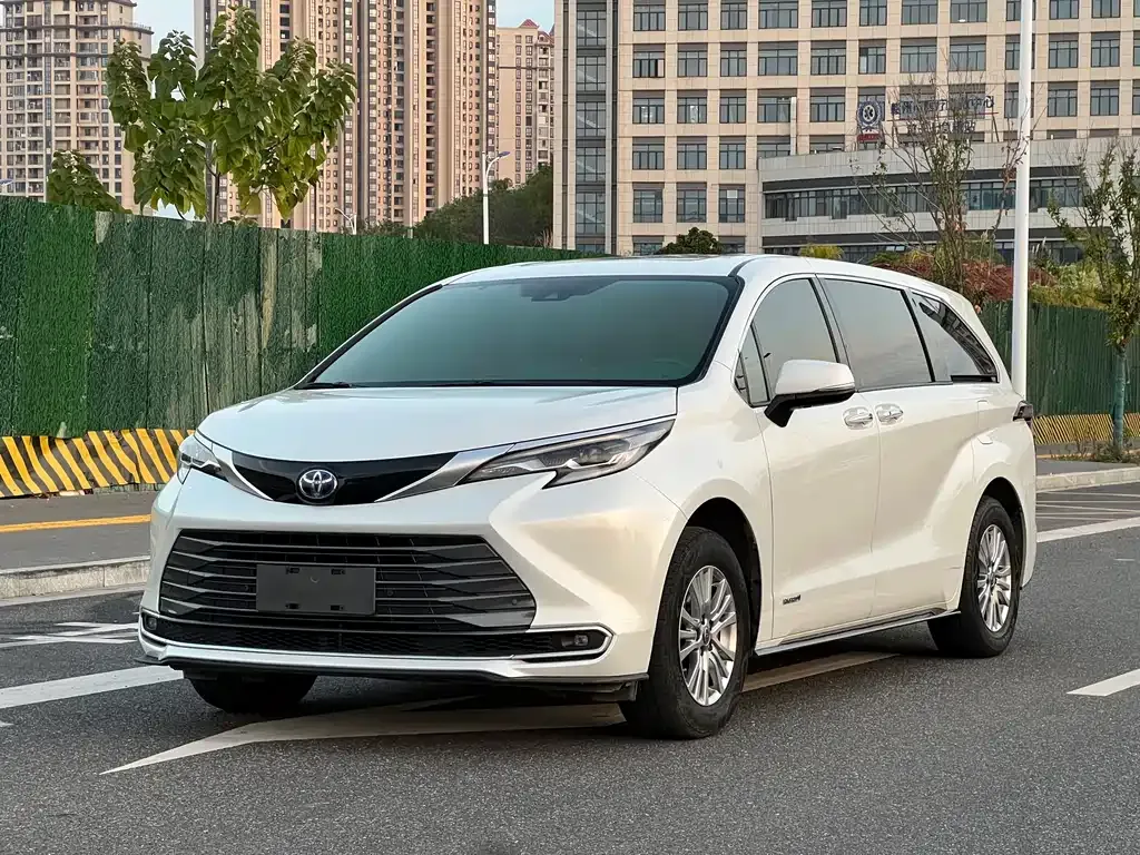 Toyota Sienna 2022 из CN, фото 1