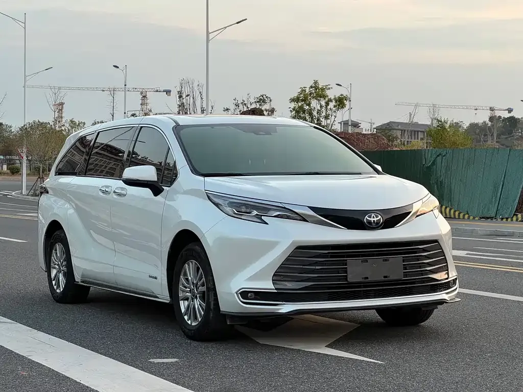 Toyota Sienna 2022 из CN, фото 3
