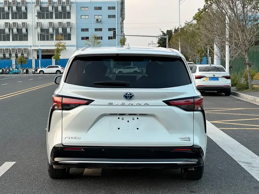 Toyota Sienna 2022 из CN, фото 5