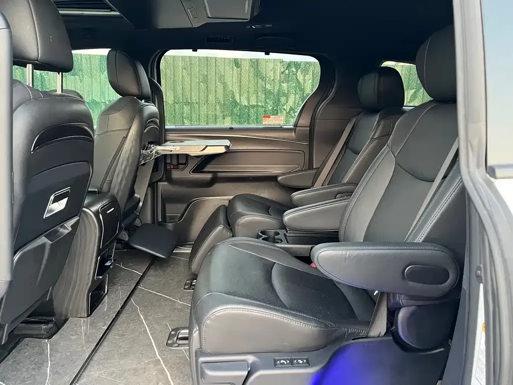 Toyota Sienna 2022 из CN, фото 7