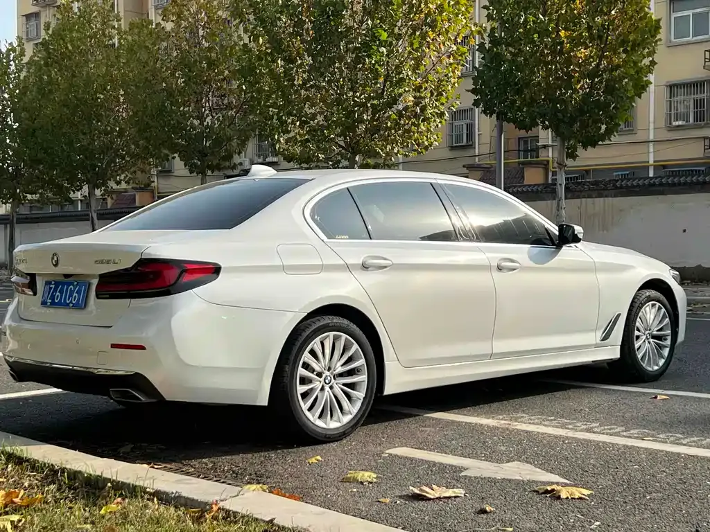 BMW 5 Series — фото 7