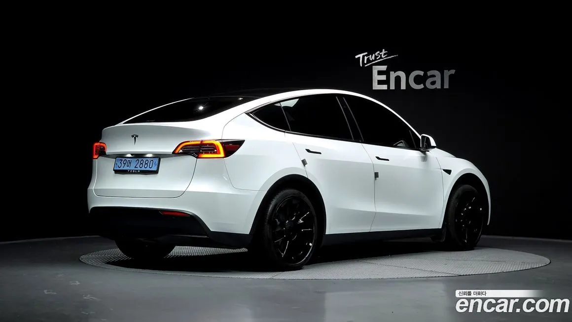 Tesla Model Y 2023 из KR, фото 2