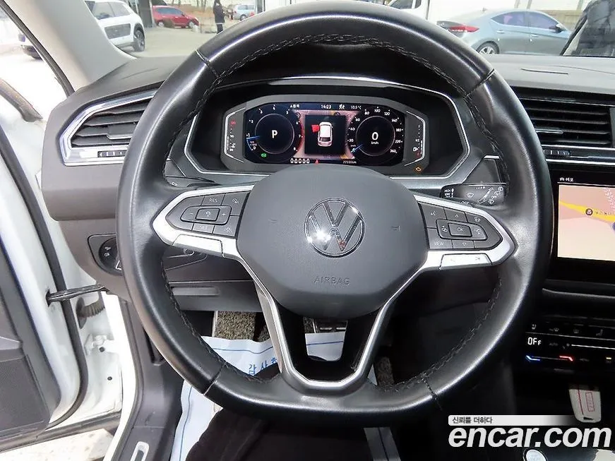 Volkswagen Tiguan — фото 8